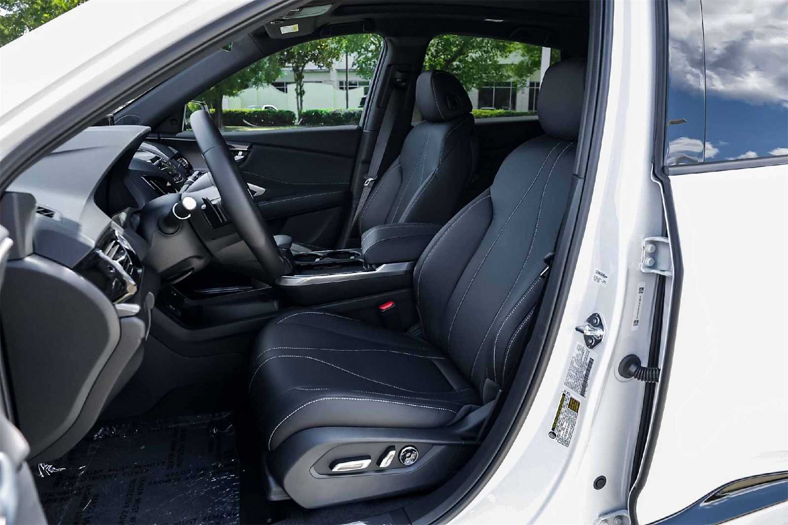 Thumbnail: 2025 Acura RDX - 11