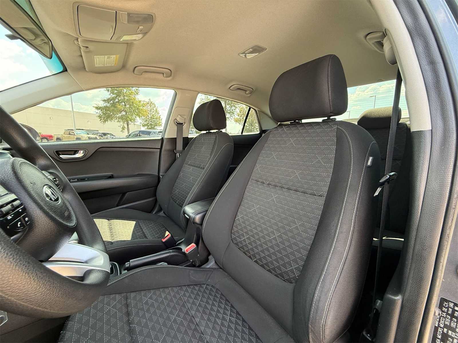 Thumbnail: 2020 Kia Rio - 11