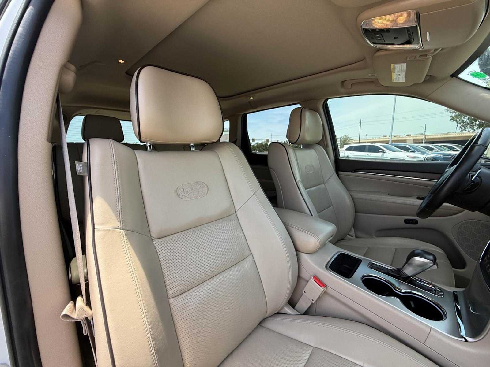 Thumbnail: 2017 Jeep Grand Cherokee - 14
