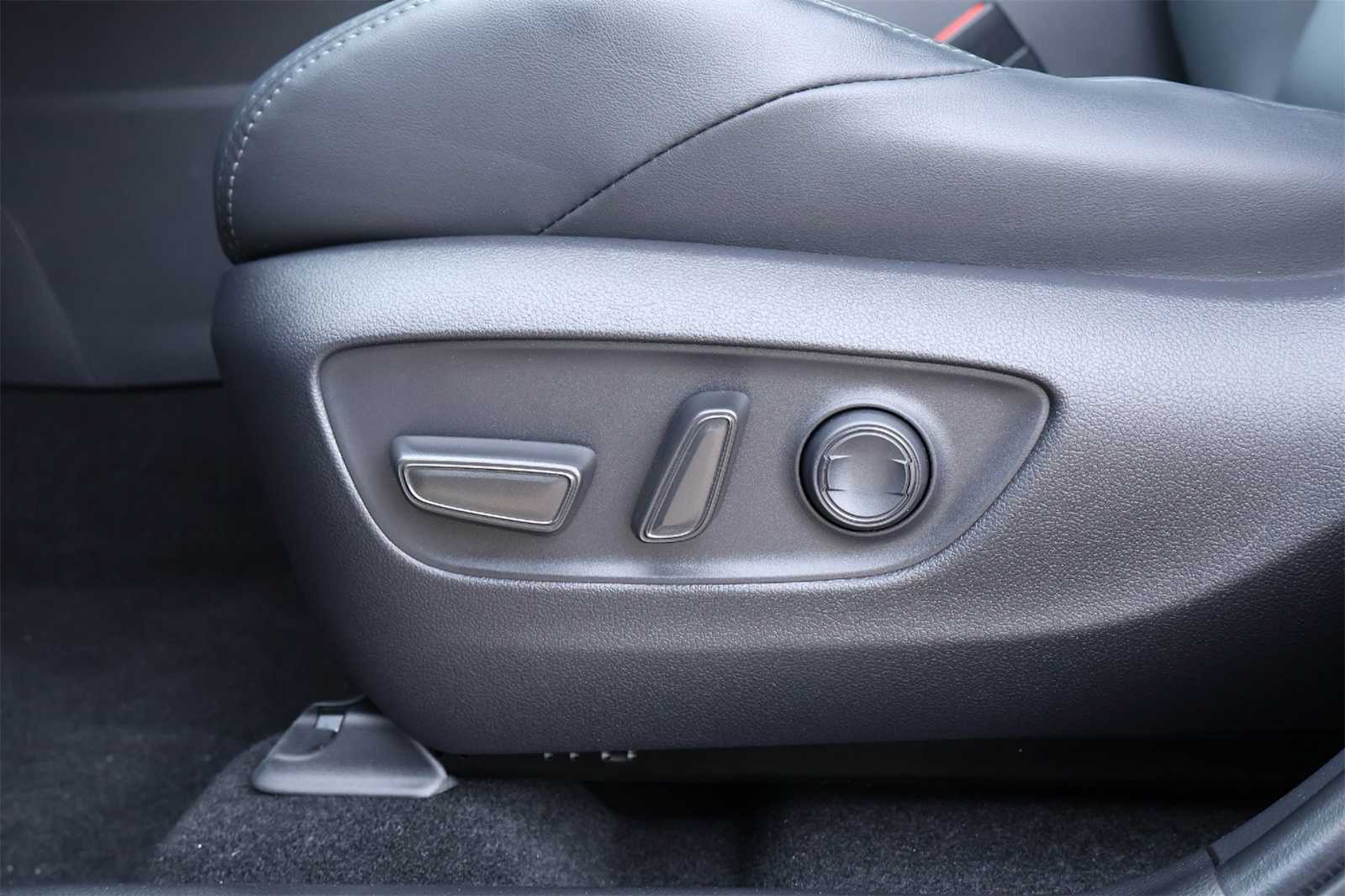 Thumbnail: 2024 Toyota Venza - 24