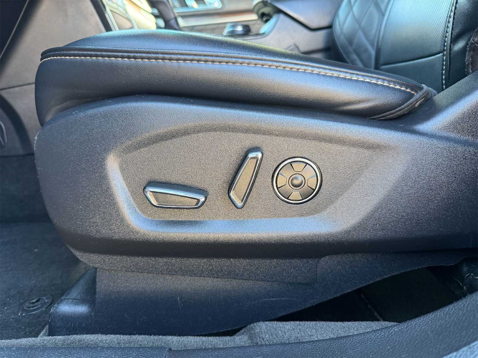 Thumbnail: 2016 Ford Explorer - 24