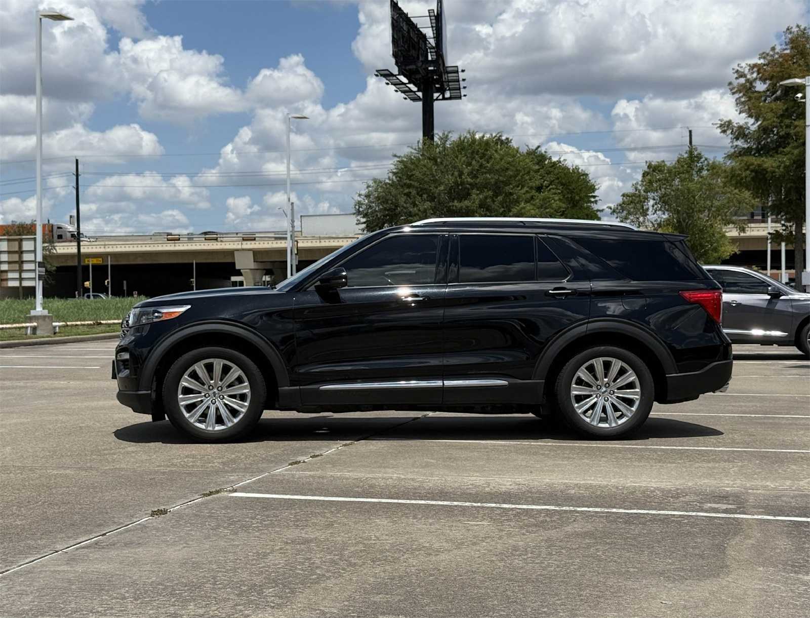 Thumbnail: 2020 Ford Explorer - 3