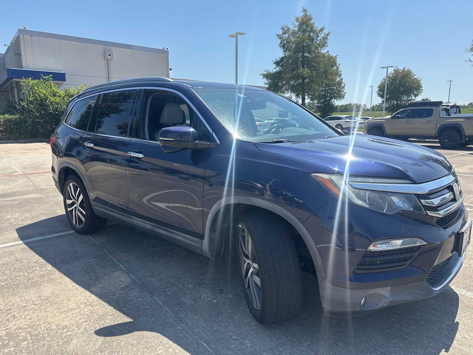 Thumbnail: 2017 Honda Pilot - 3