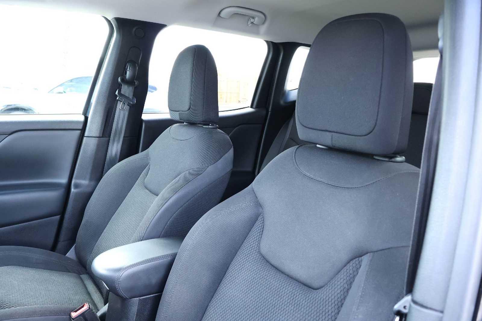 Thumbnail: 2018 Jeep Renegade - 11