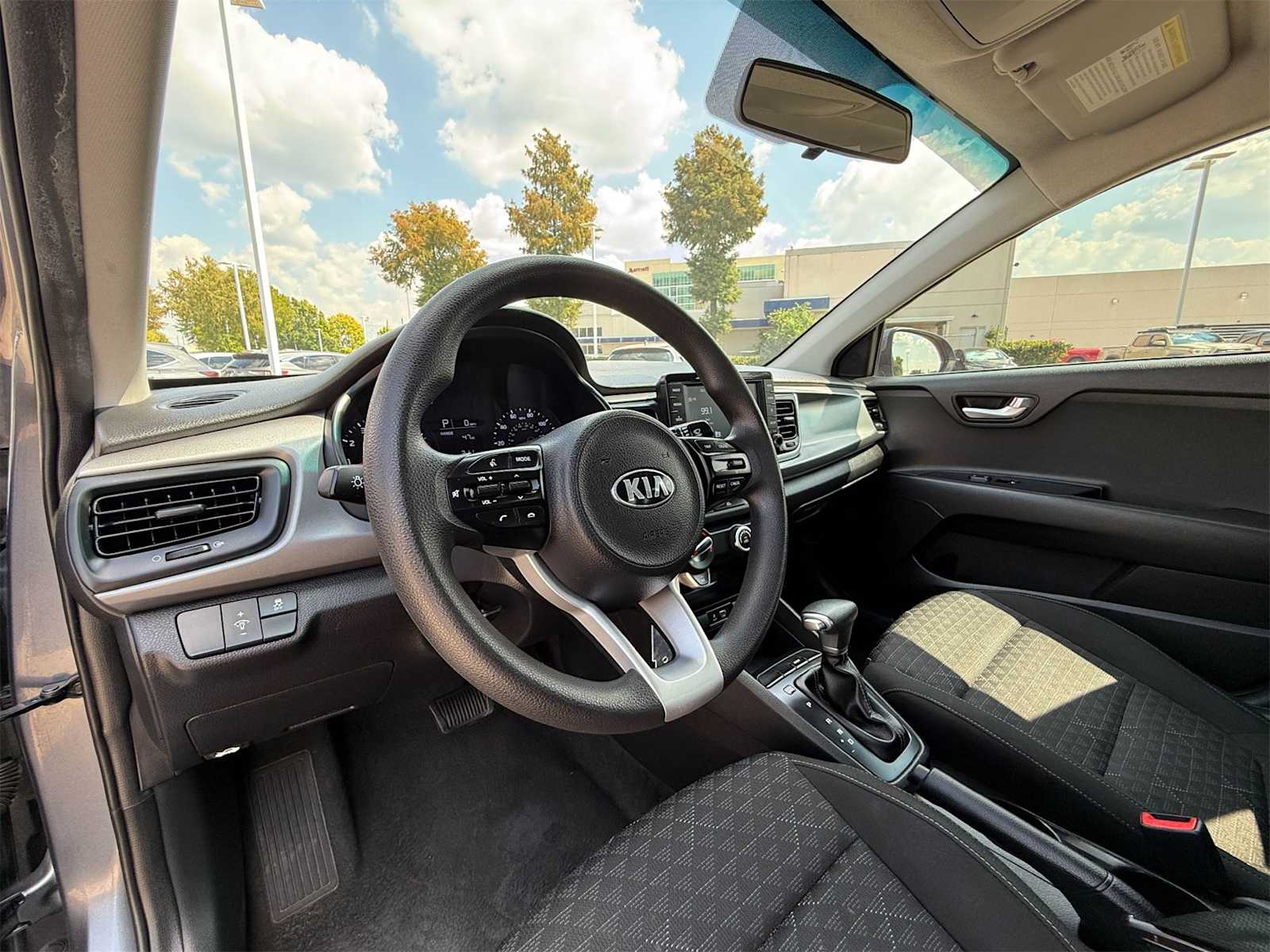Thumbnail: 2020 Kia Rio - 2