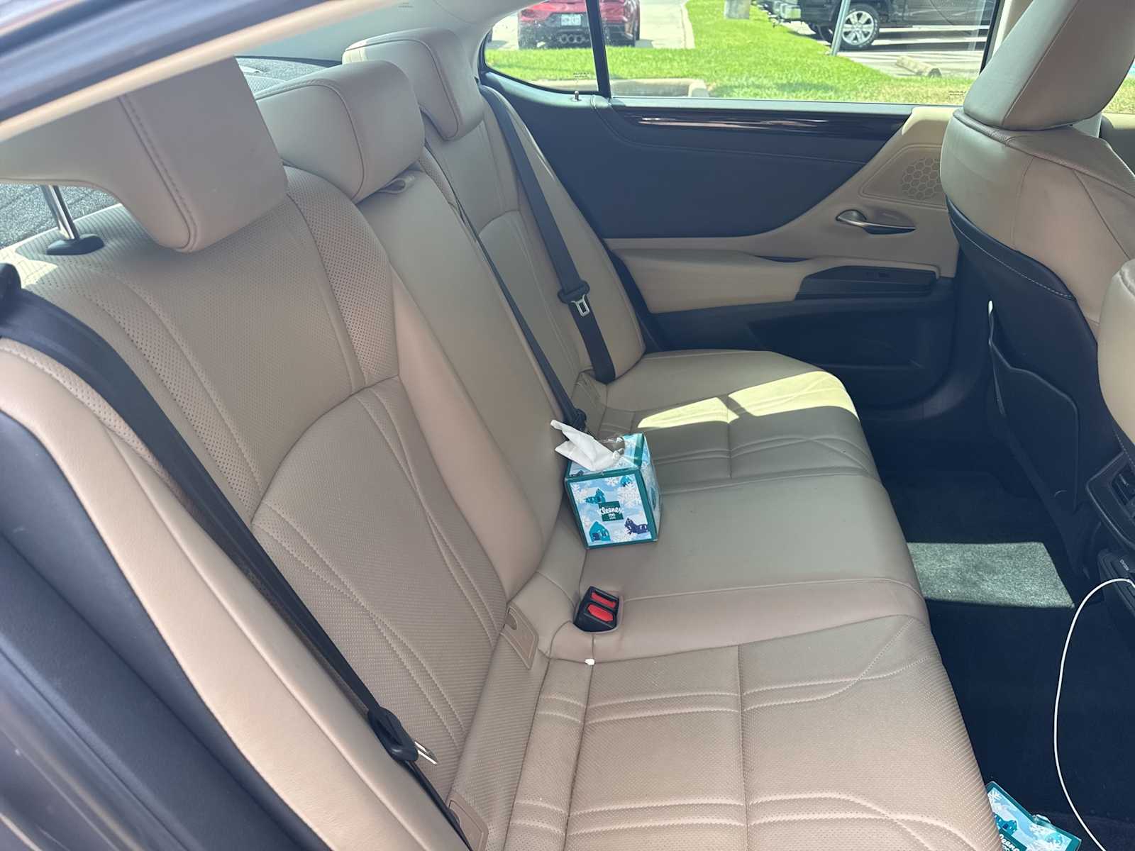 Thumbnail: 2019 Lexus ES - 8