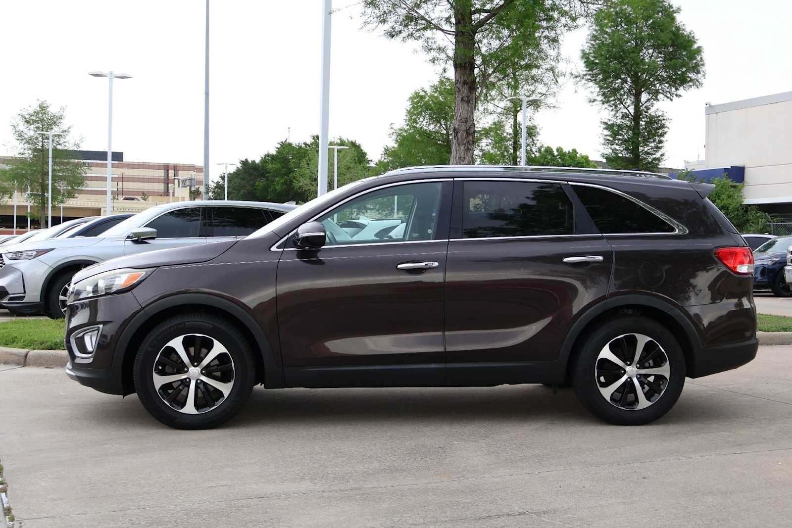 Thumbnail: 2018 Kia Sorento - 3