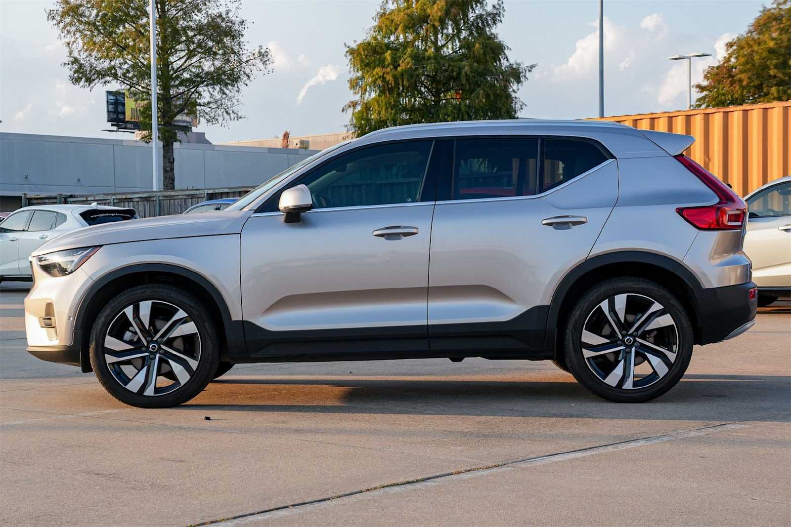 Thumbnail: 2024 Volvo XC40 - 3