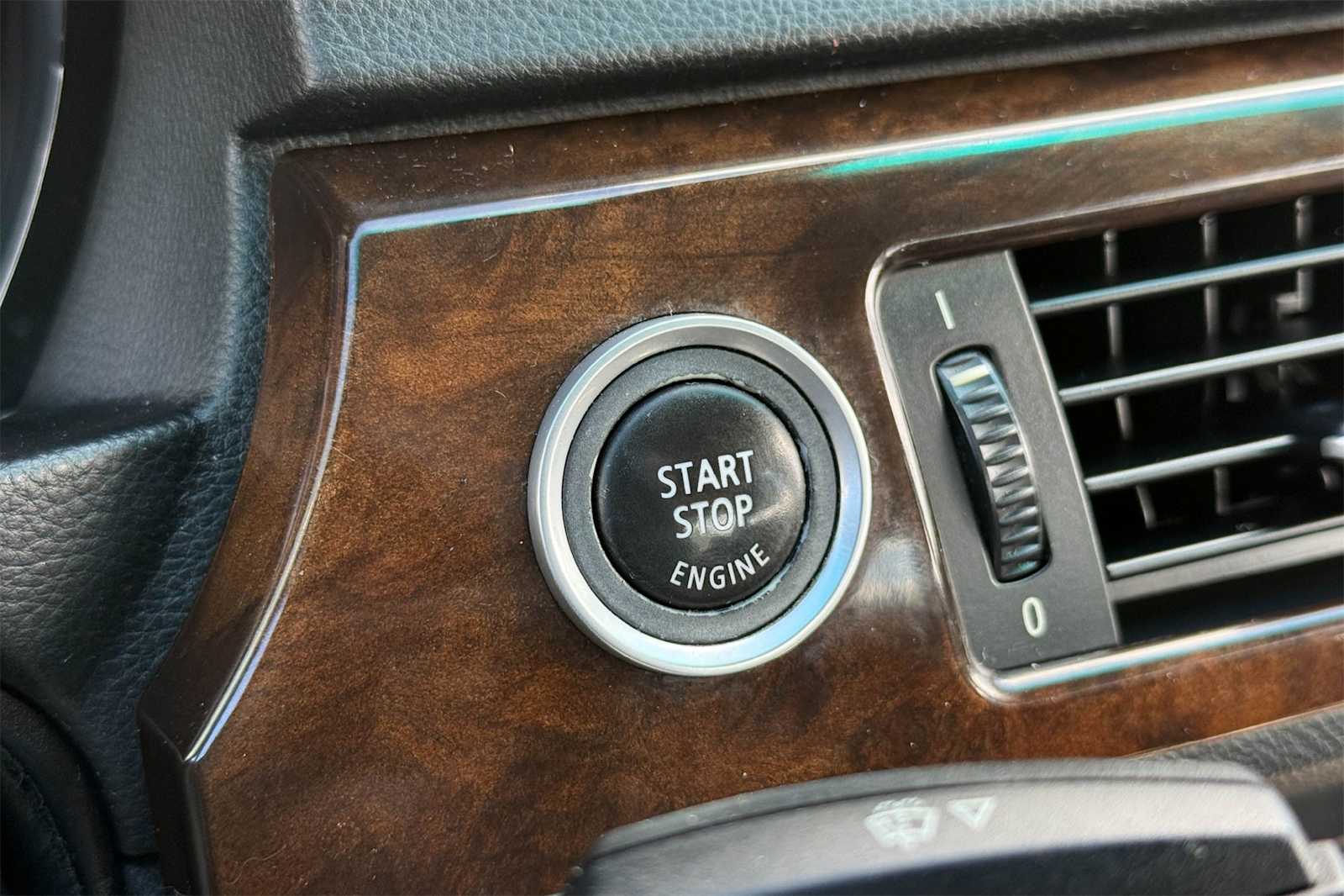 Thumbnail: 2010 BMW 3 Series - 25