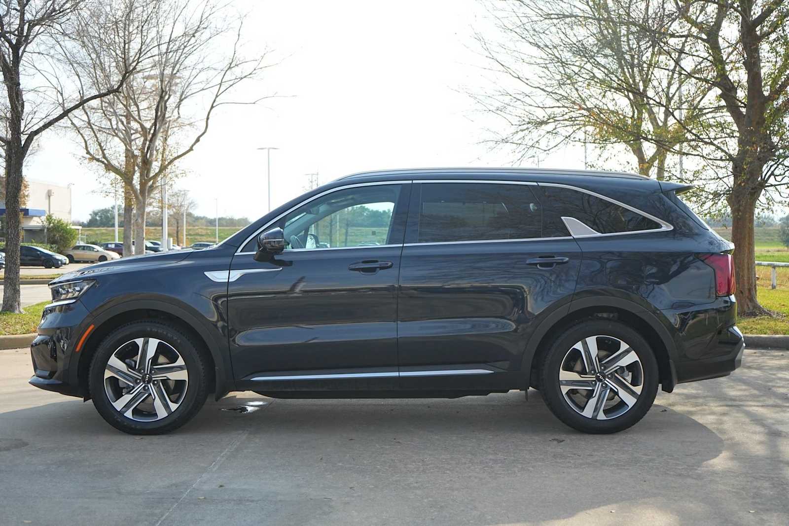 Thumbnail: 2023 Kia Sorento - 3