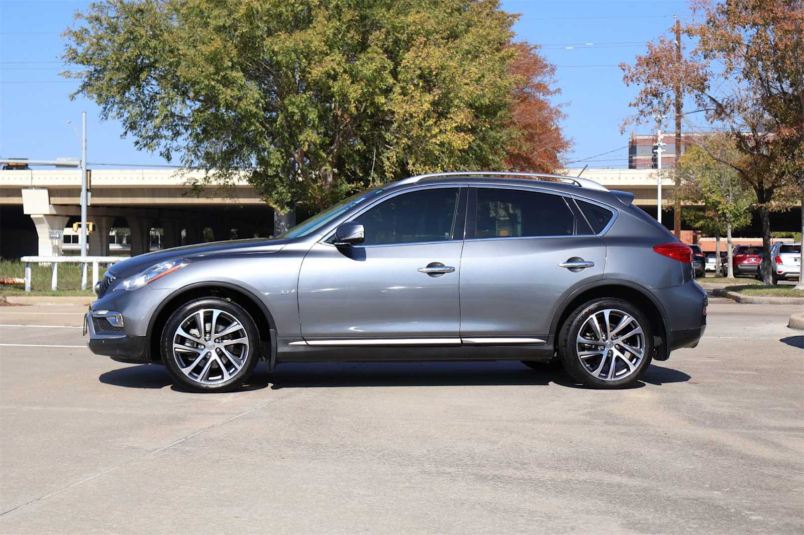 Thumbnail: 2017 INFINITI QX50 - 3