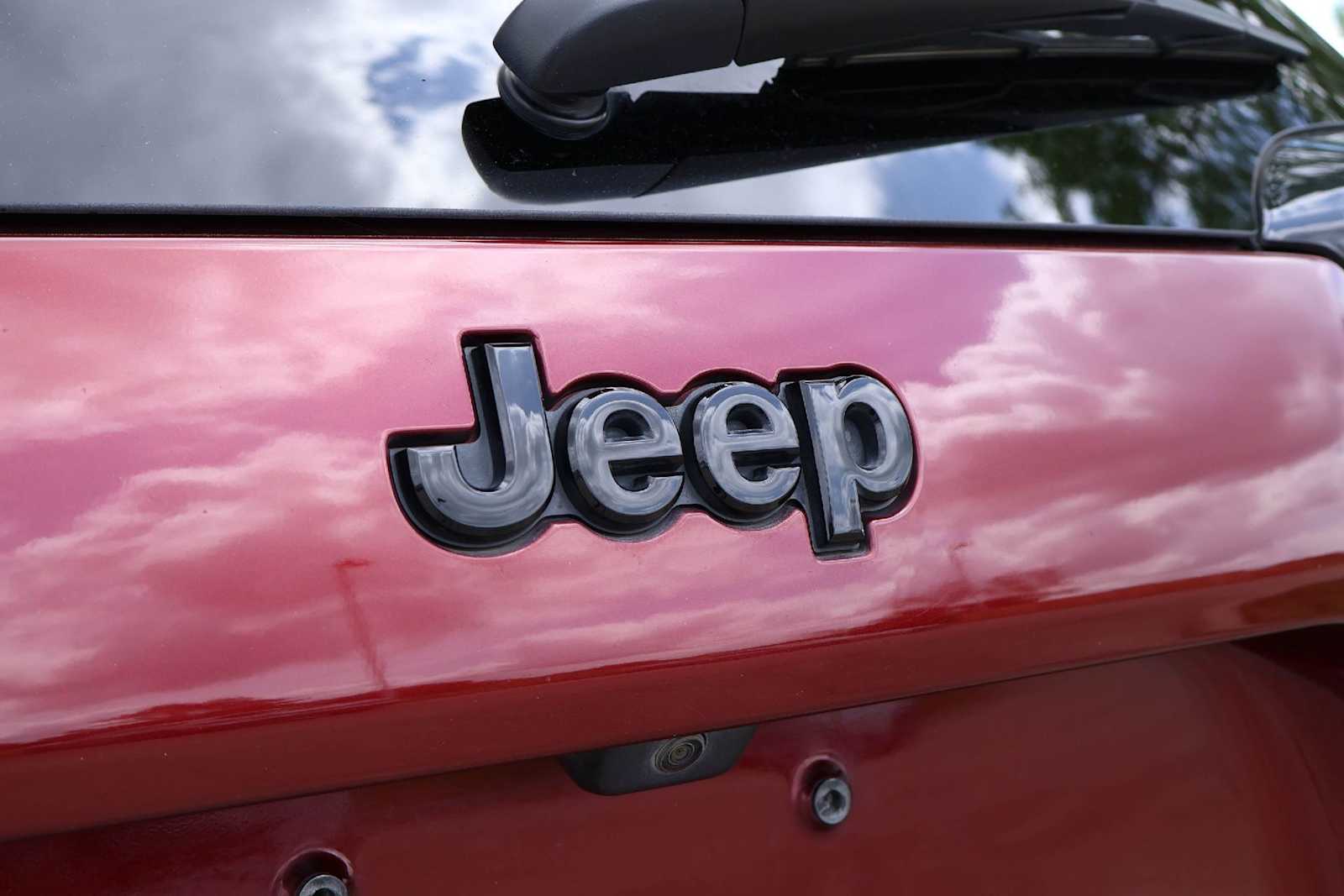 Thumbnail: 2021 Jeep Cherokee - 7