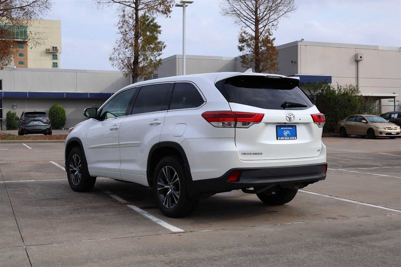 Thumbnail: 2018 Toyota Highlander - 4