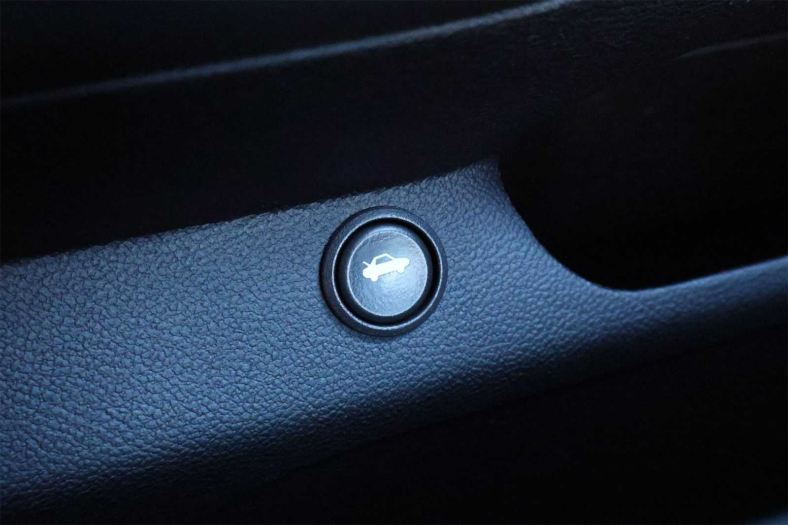 Thumbnail: 2014 Chevrolet Camaro - 24