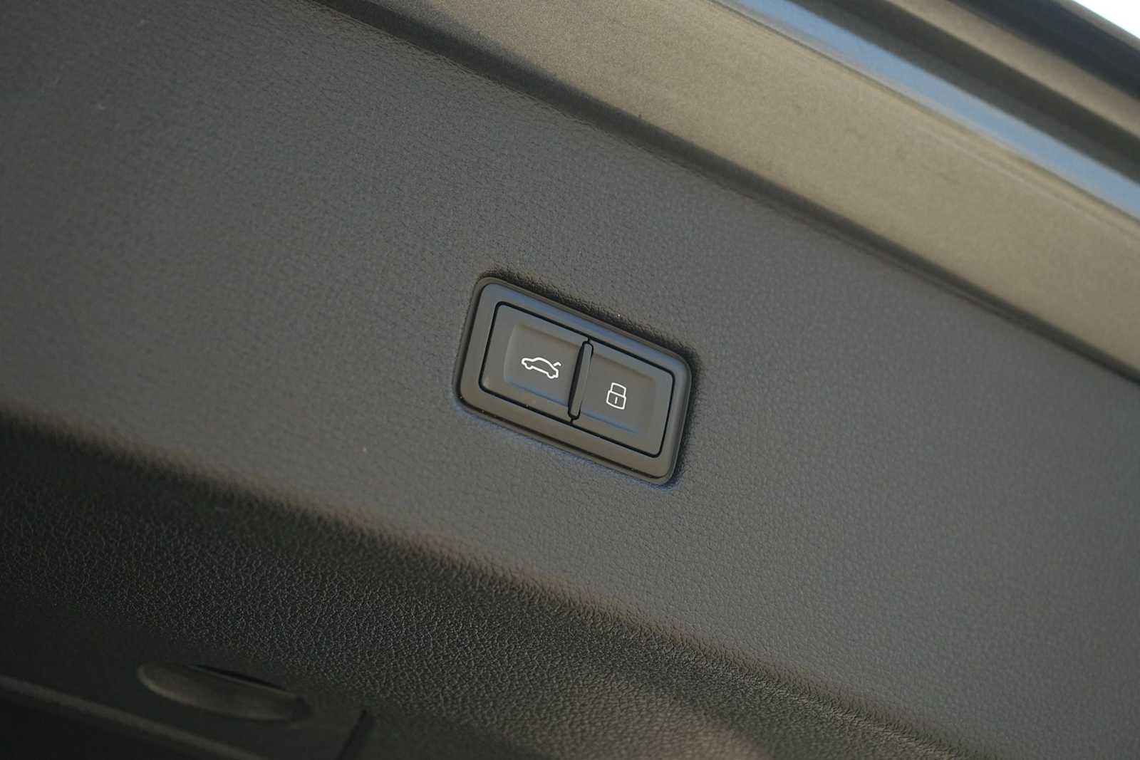 Thumbnail: 2019 Audi Q8 - 26