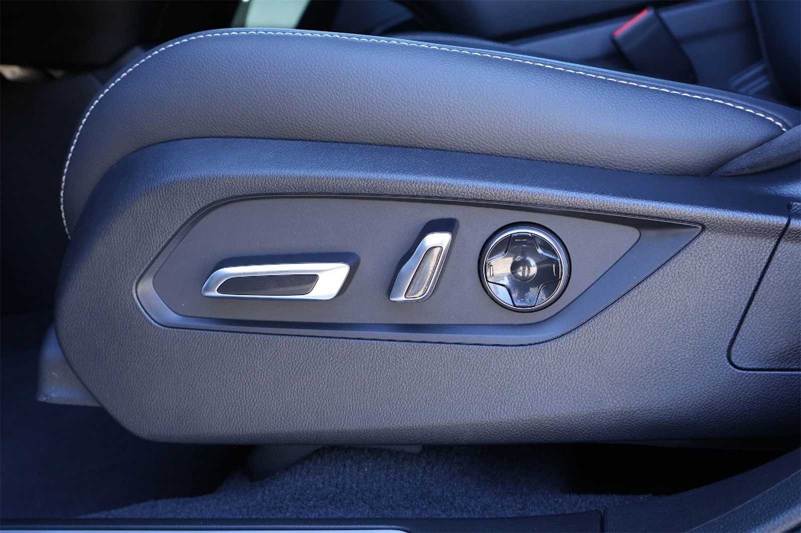 Thumbnail: 2025 Acura RDX - 24