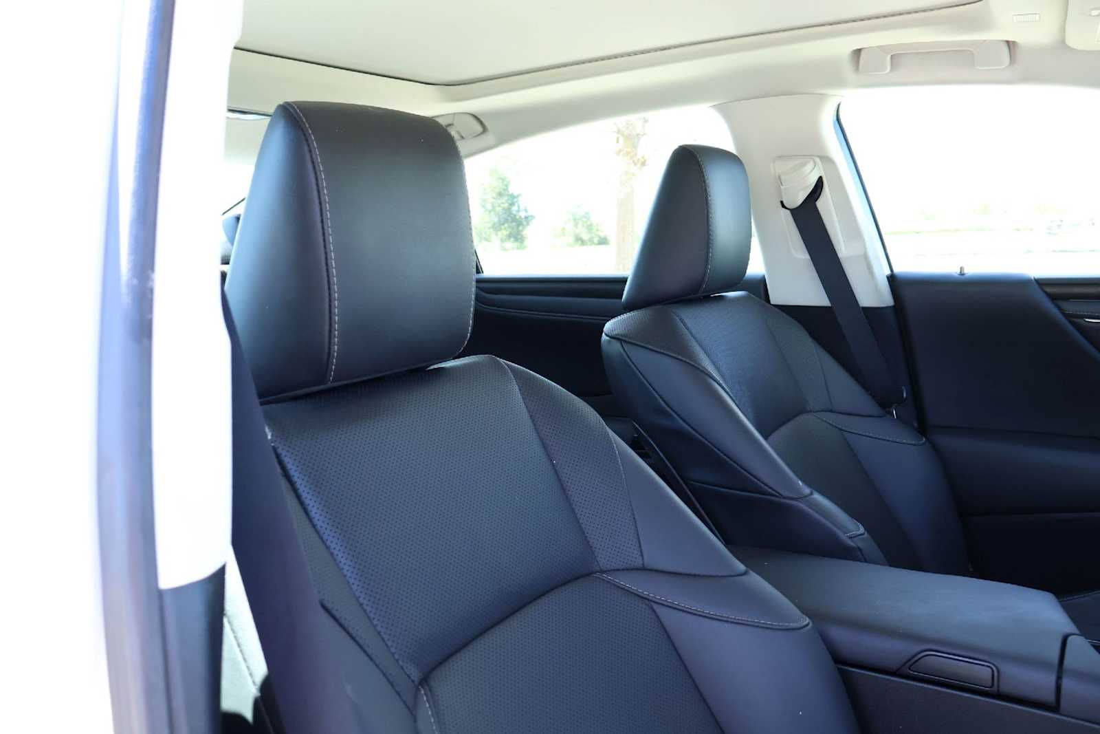 Thumbnail: 2023 Lexus ES - 14