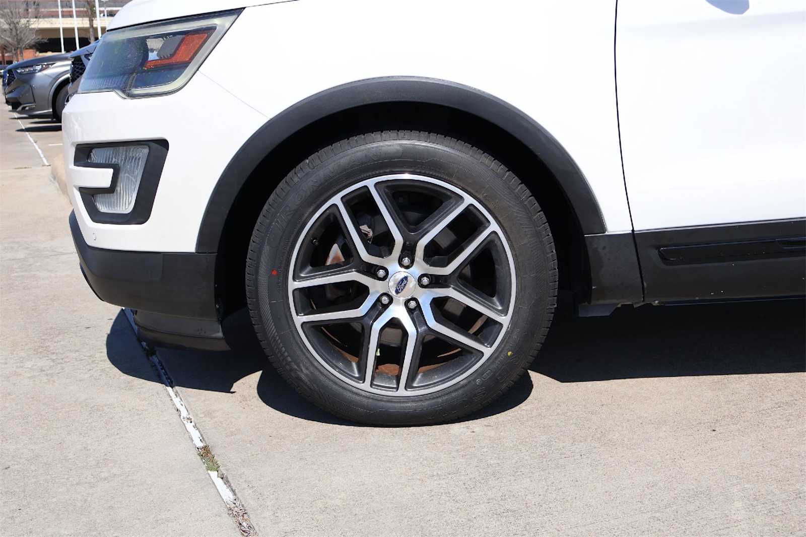 Thumbnail: 2017 Ford Explorer - 8