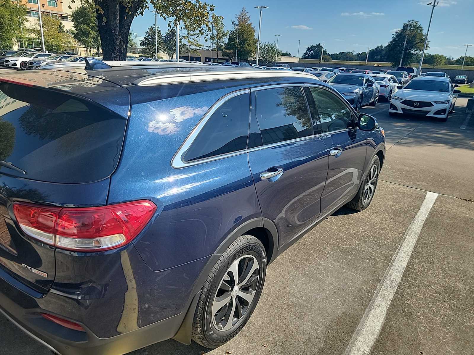 Thumbnail: 2018 Kia Sorento - 4