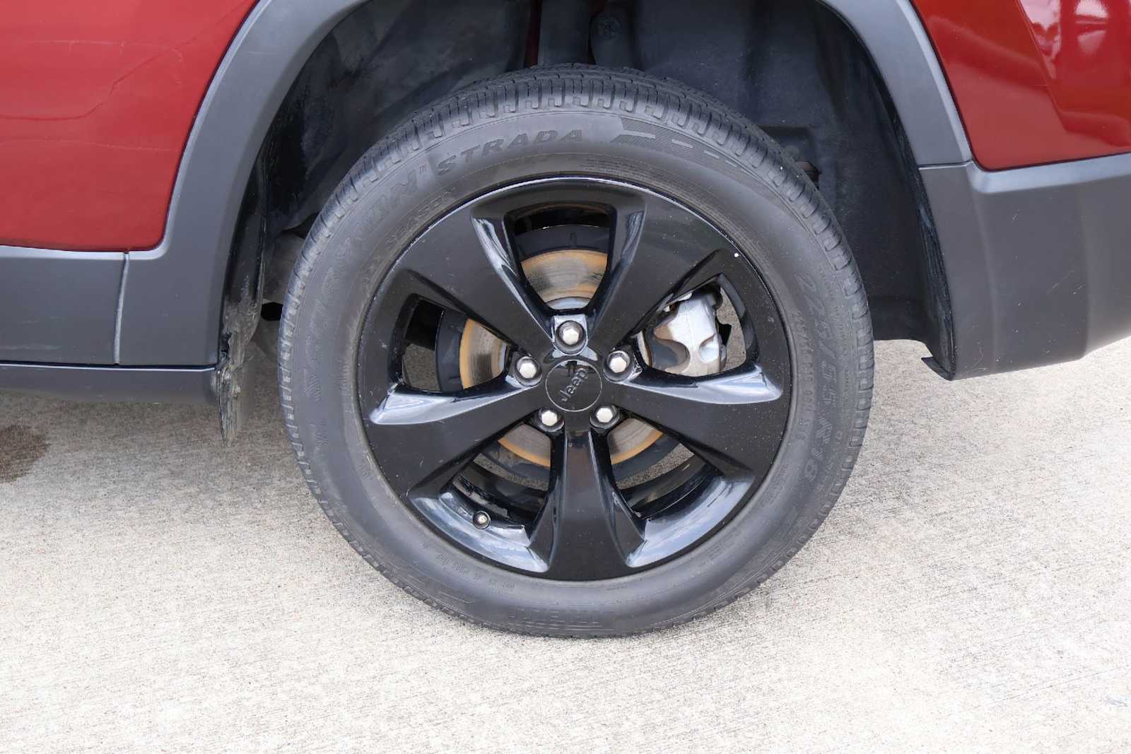 Thumbnail: 2021 Jeep Cherokee - 8