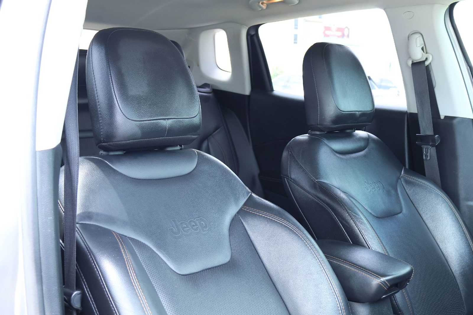 Thumbnail: 2018 Jeep Compass - 14