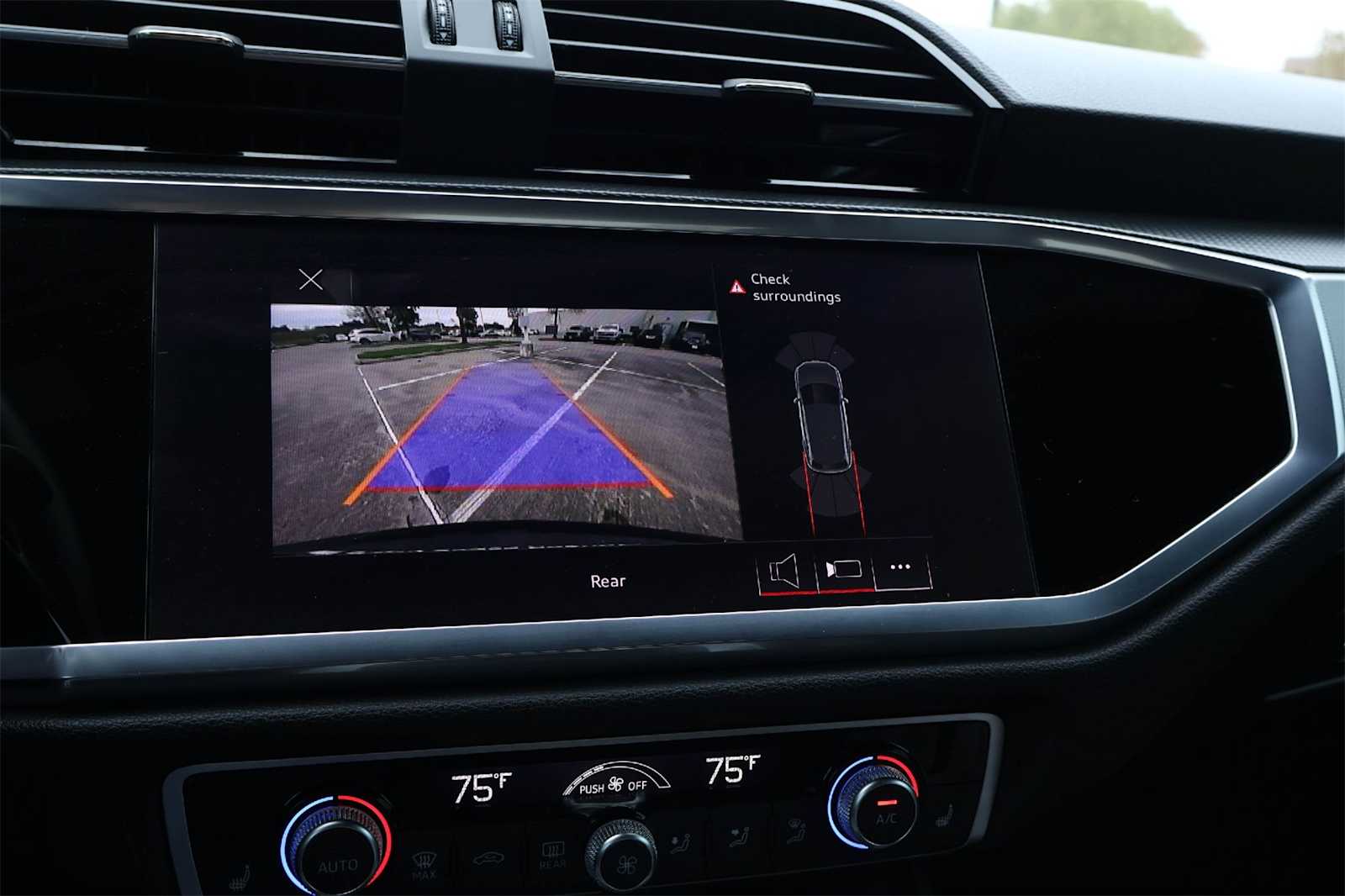 Thumbnail: 2022 Audi Q3 - 27