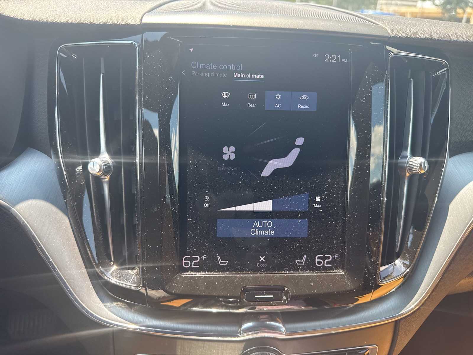 Thumbnail: 2018 Volvo XC60 - 9