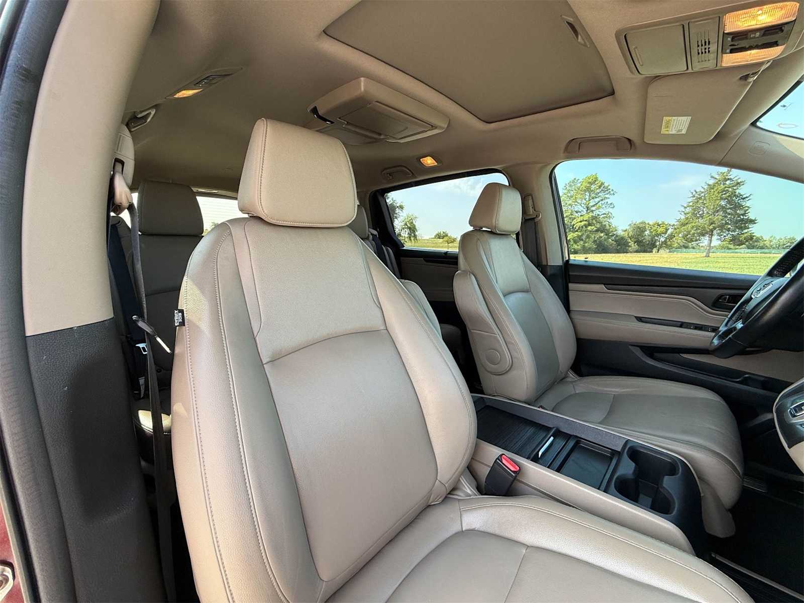 Thumbnail: 2018 Honda Odyssey - 14