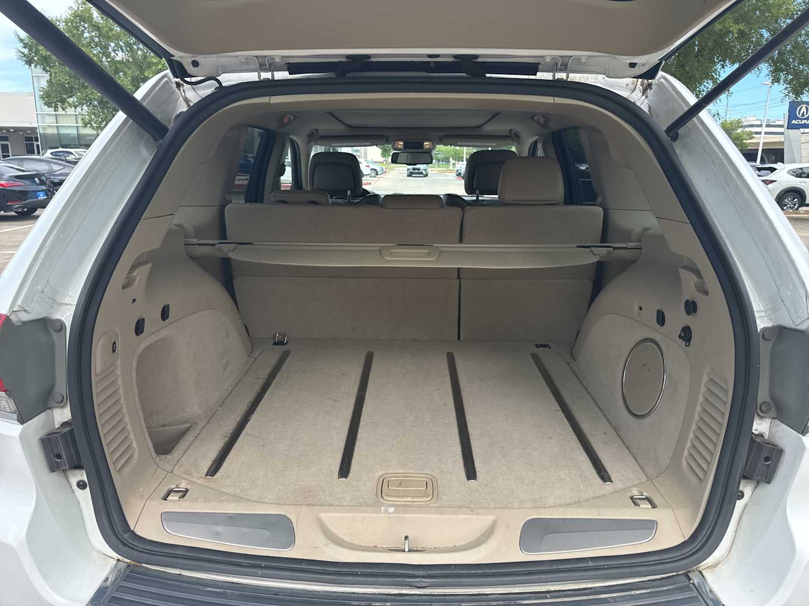 Thumbnail: 2014 Jeep Grand Cherokee - 9