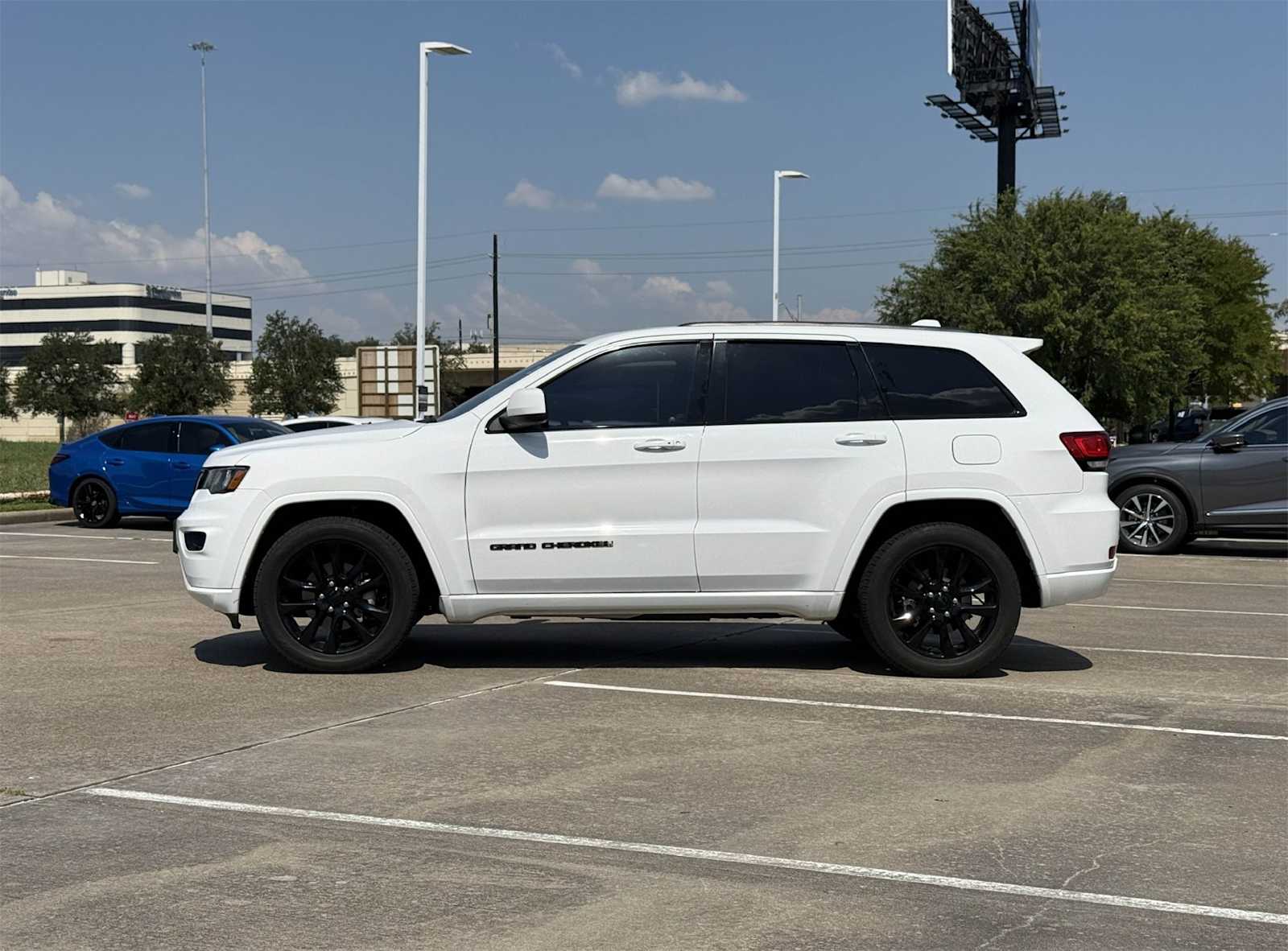 2020 Jeep Grand Cherokee Altitude photo 2