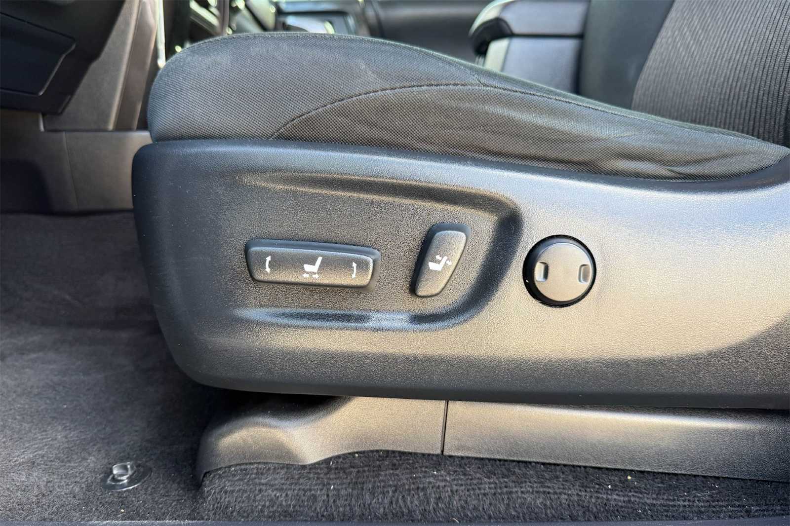 Thumbnail: 2020 Toyota 4Runner - 24