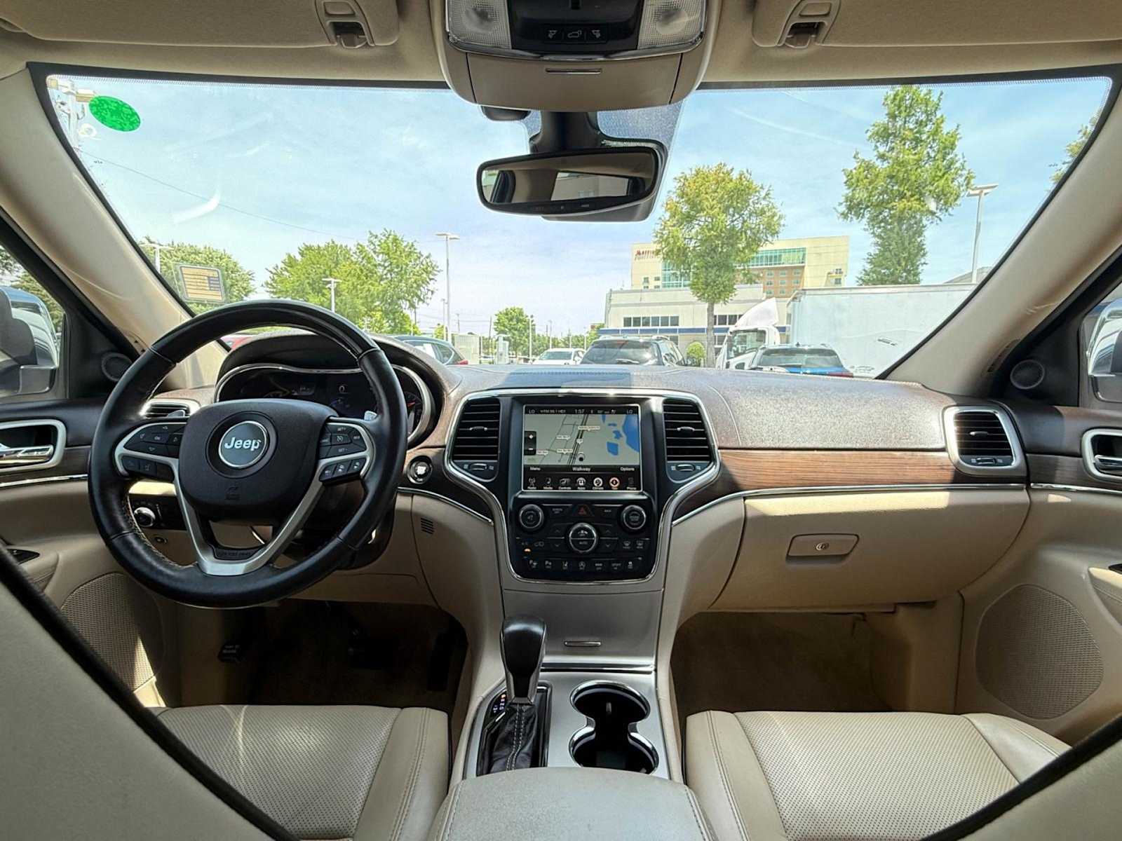 Thumbnail: 2017 Jeep Grand Cherokee - 10