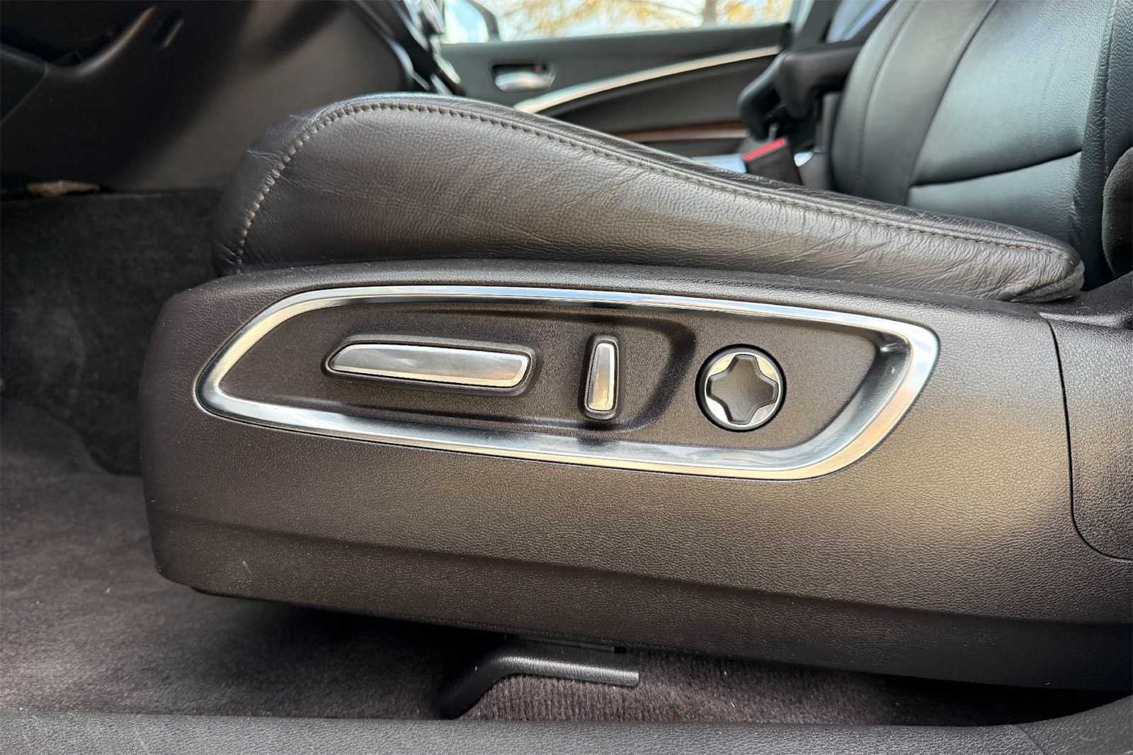 Thumbnail: 2019 Acura MDX - 24