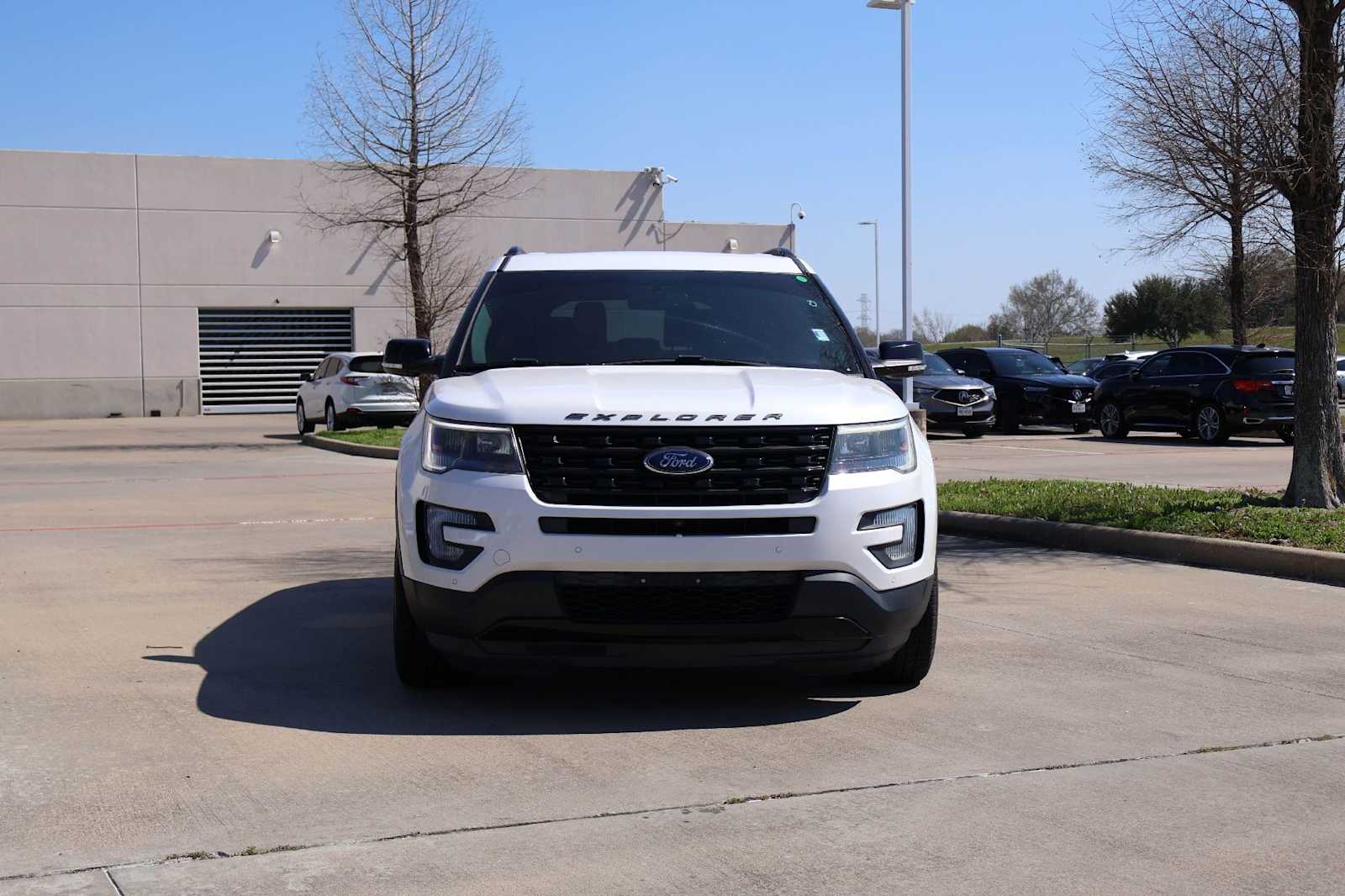 Thumbnail: 2017 Ford Explorer - 6