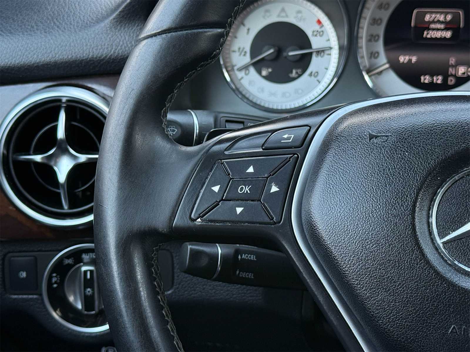 Thumbnail: 2014 Mercedes-Benz GLK - 22