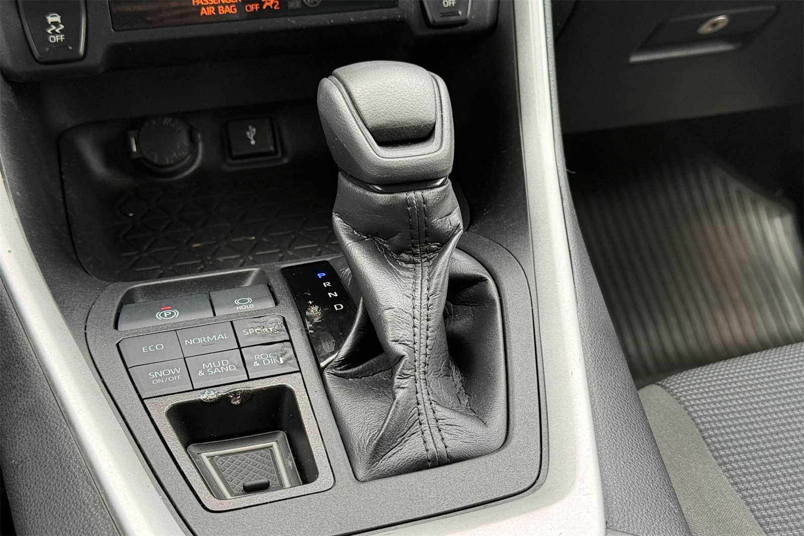 Thumbnail: 2022 Toyota RAV4 - 17