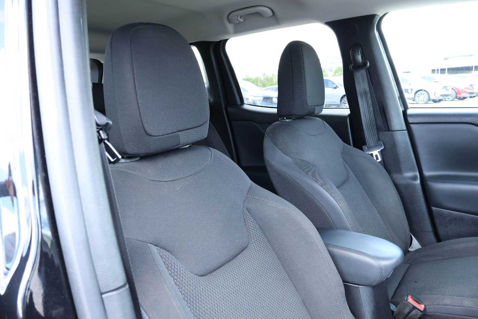 Thumbnail: 2018 Jeep Renegade - 14