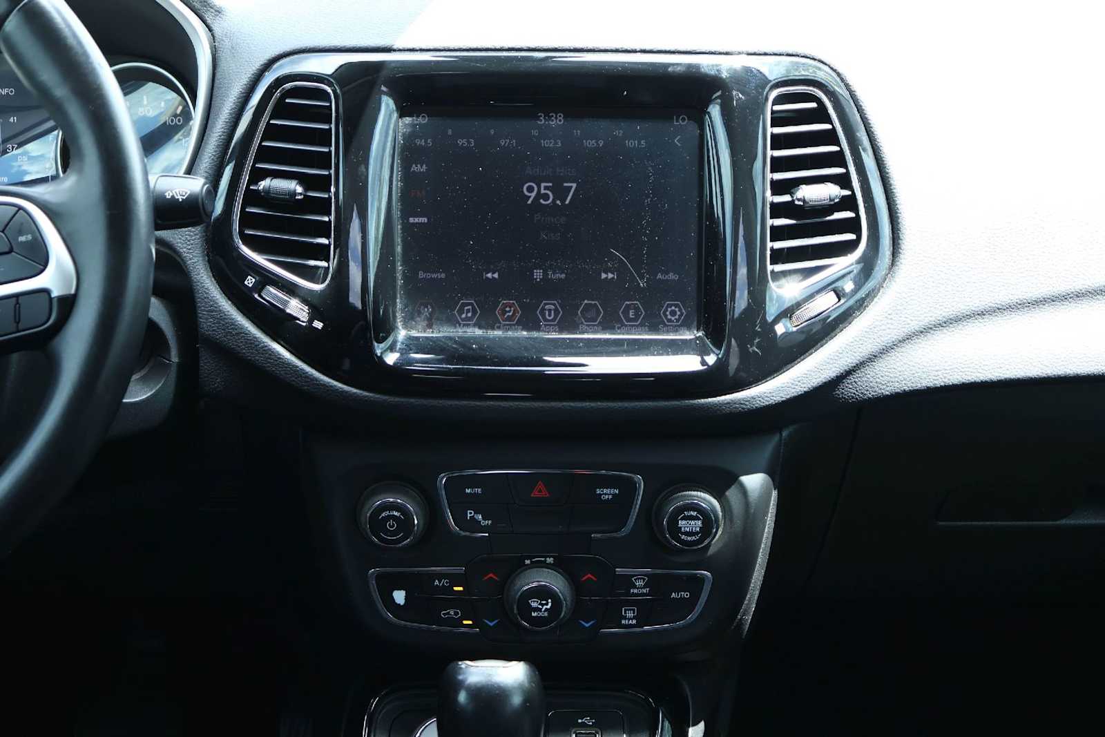 Thumbnail: 2018 Jeep Compass - 16