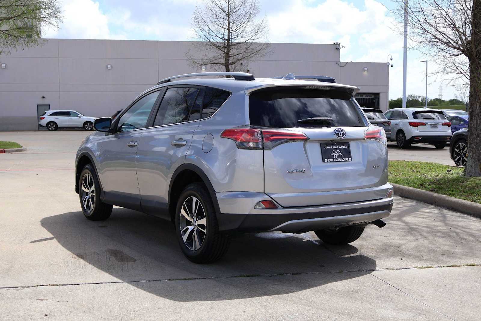 Thumbnail: 2018 Toyota RAV4 - 4