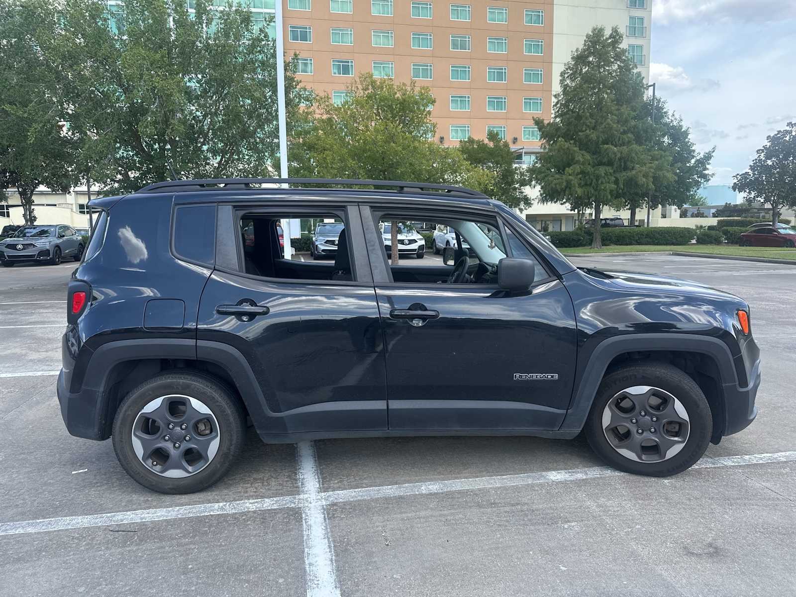 Thumbnail: 2016 Jeep Renegade - 6