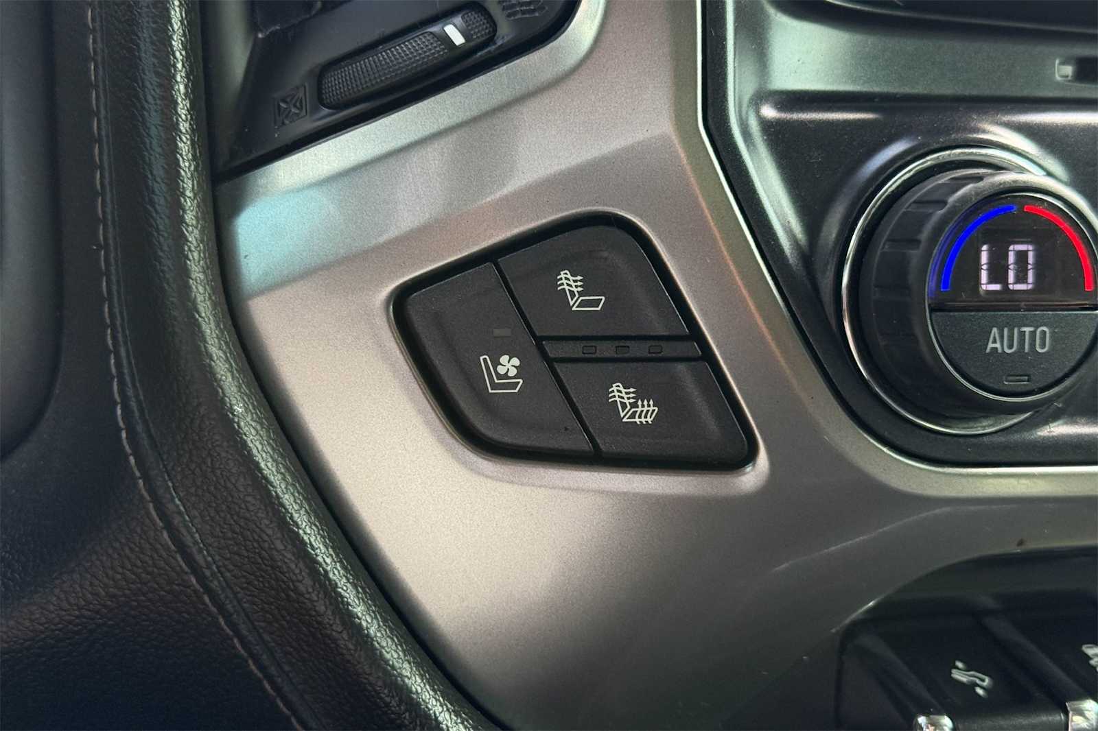 Thumbnail: 2017 Chevrolet Silverado 2500 - 26