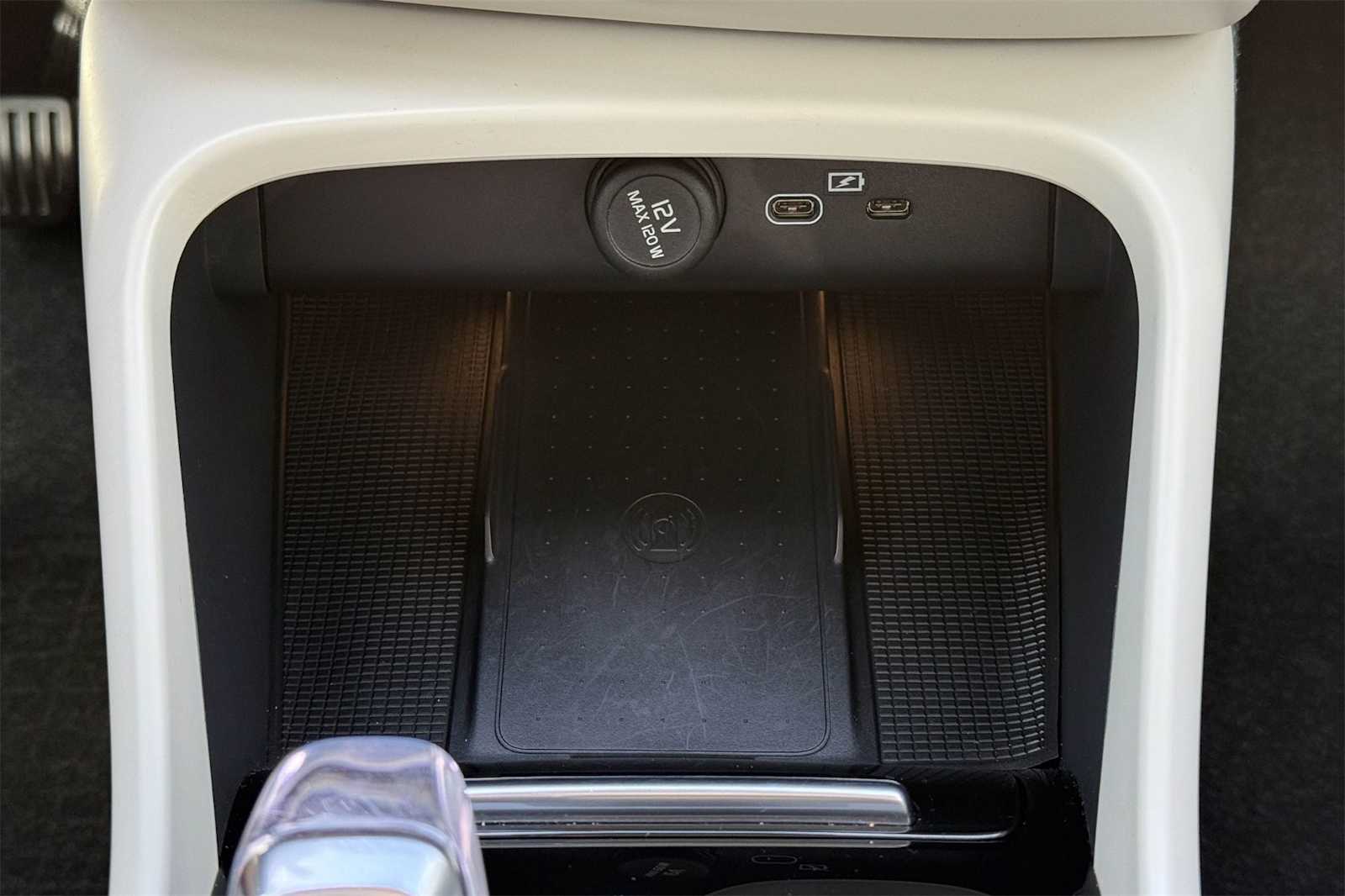 Thumbnail: 2024 Volvo XC40 - 26