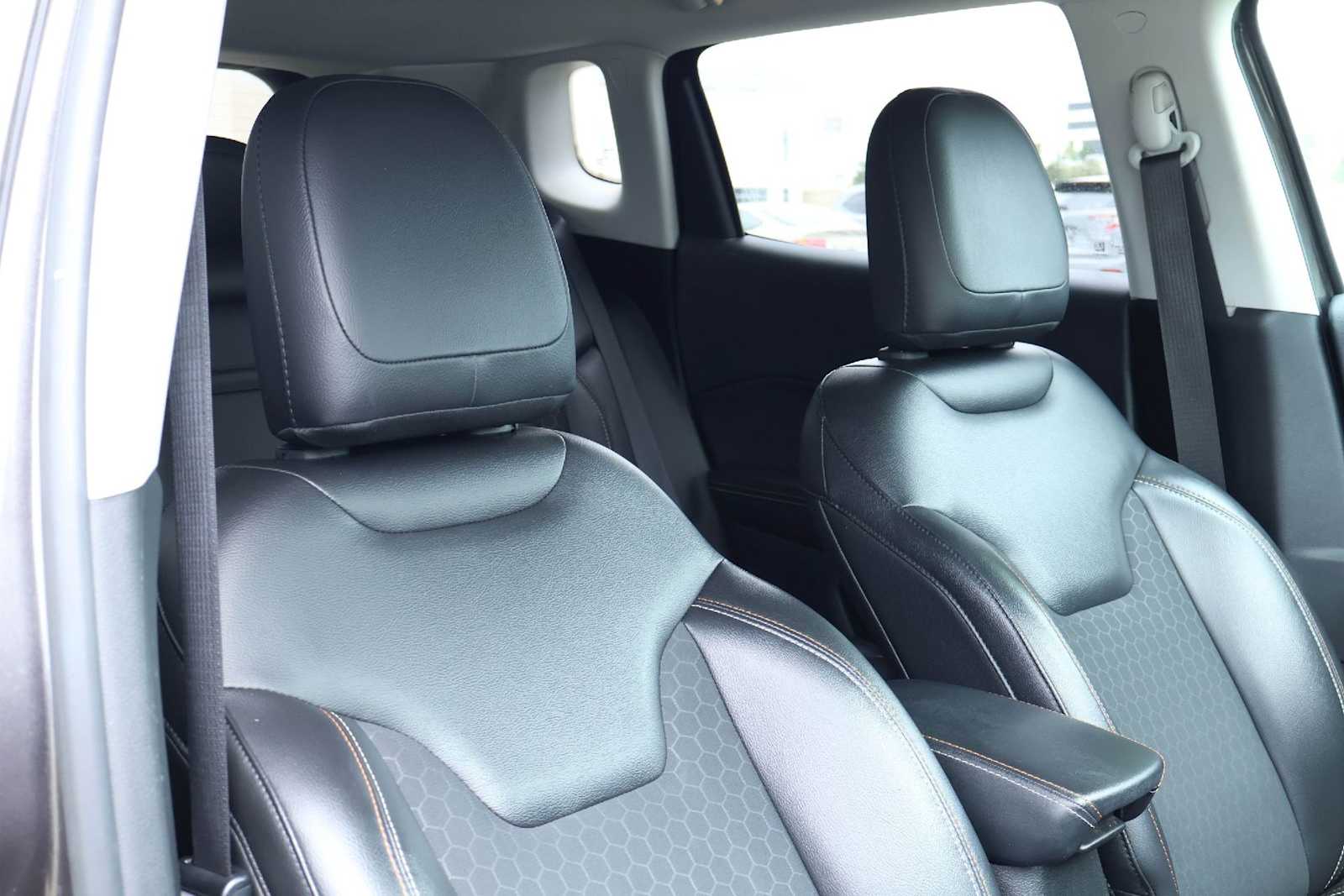 Thumbnail: 2019 Jeep Compass - 14