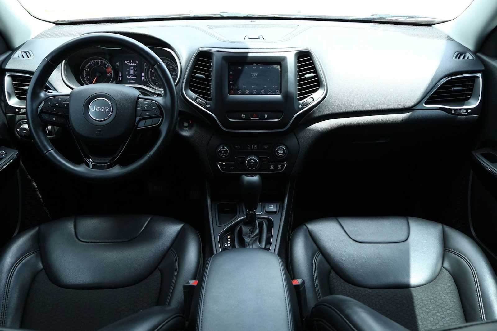 Thumbnail: 2021 Jeep Cherokee - 10