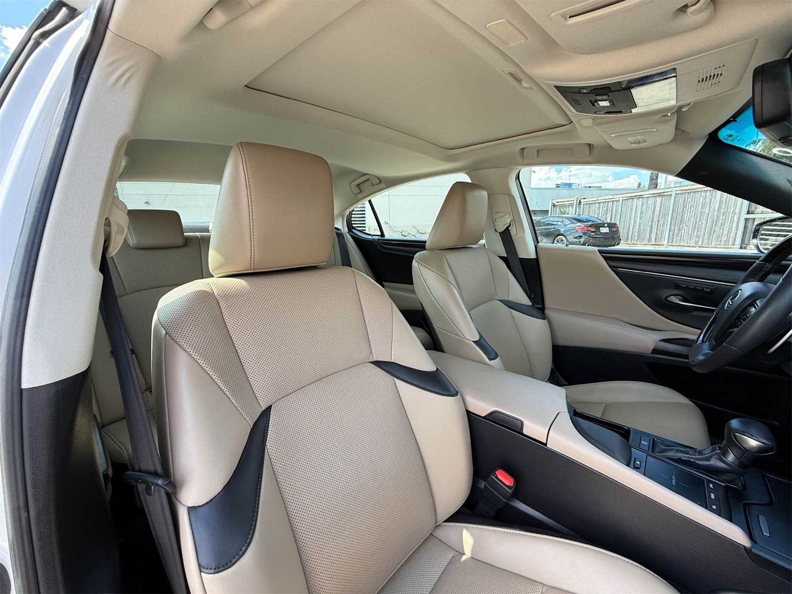 Thumbnail: 2019 Lexus ES - 14