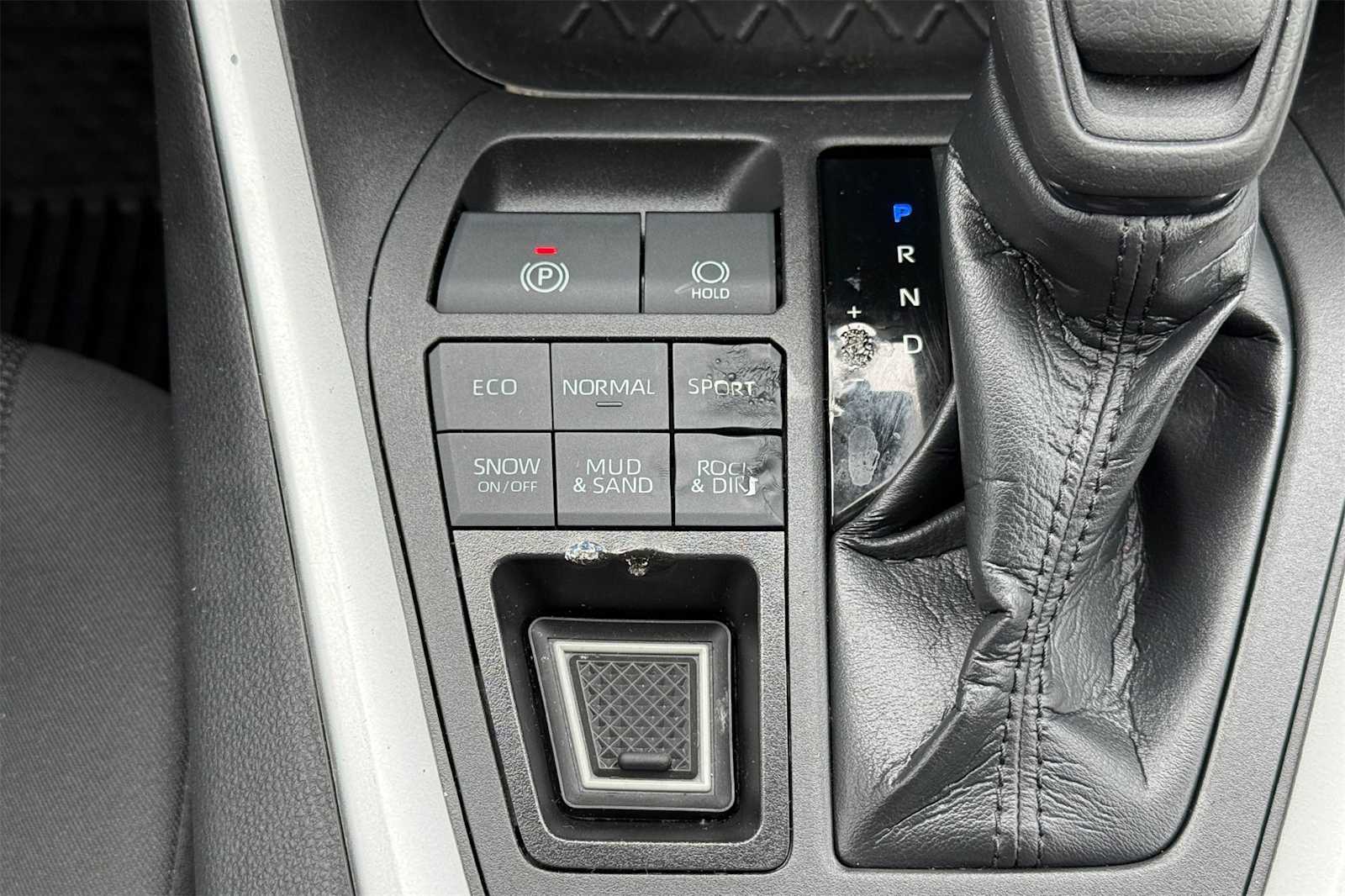 Thumbnail: 2022 Toyota RAV4 - 25