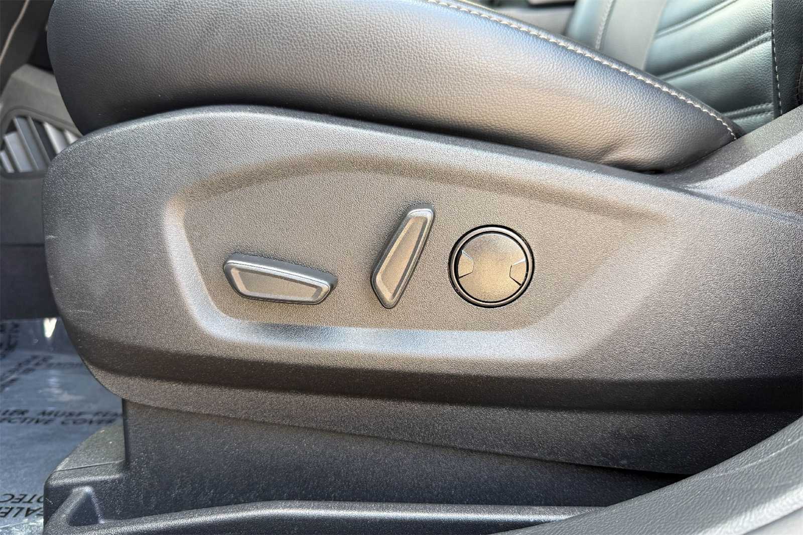 Thumbnail: 2023 Ford Edge - 24