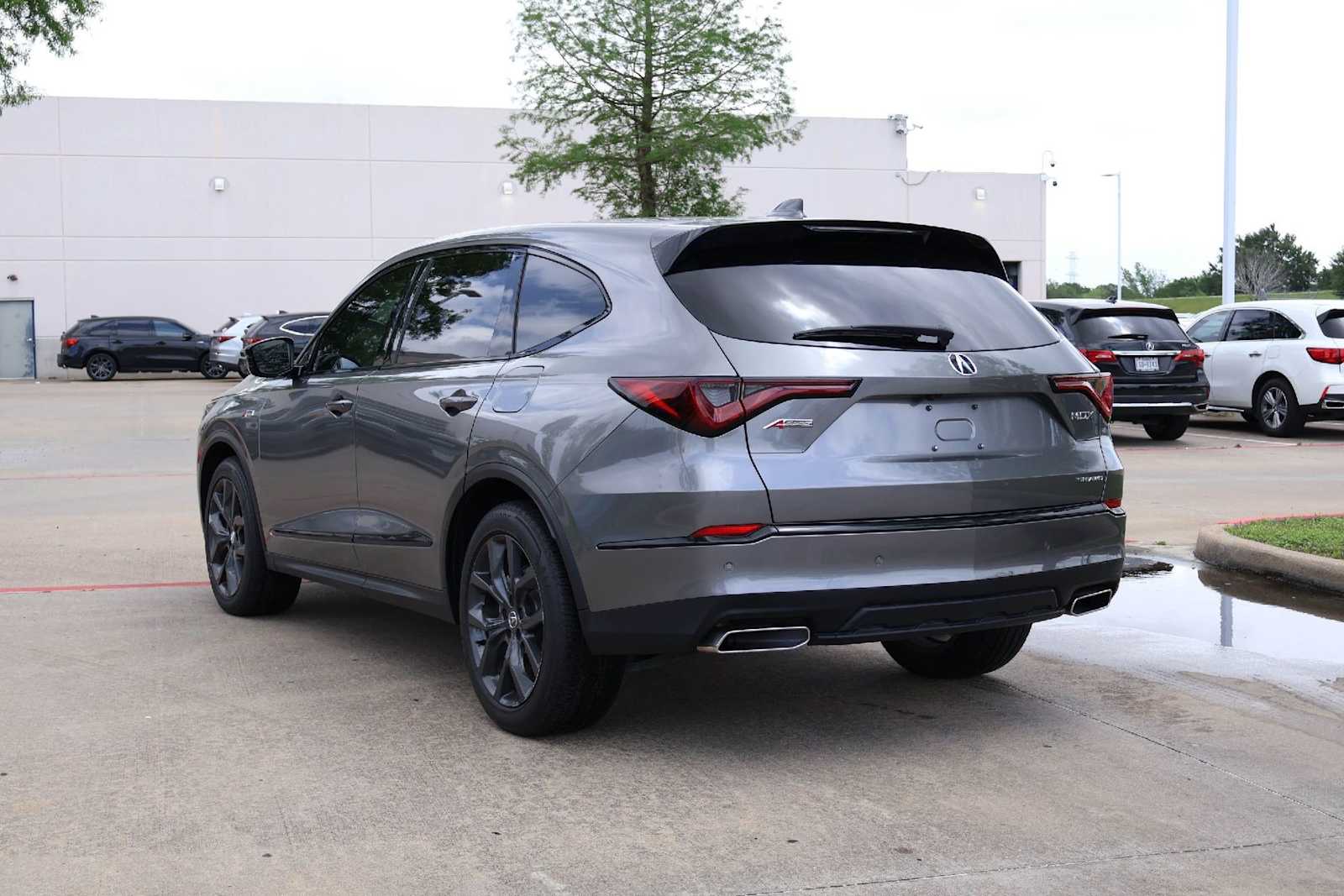 Thumbnail: 2023 Acura MDX - 4