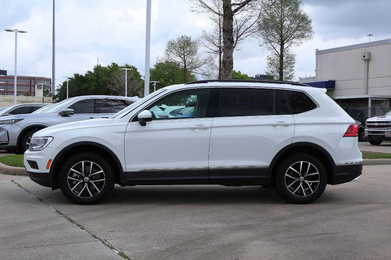 Thumbnail: 2021 Volkswagen Tiguan - 3