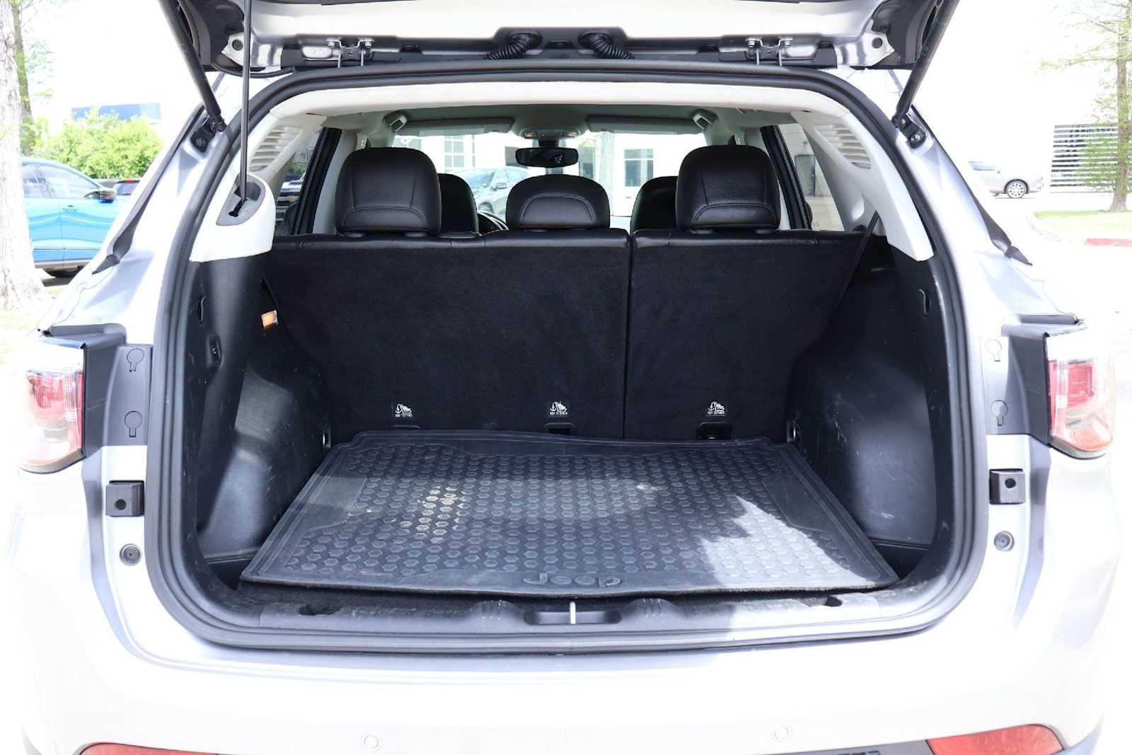 Thumbnail: 2018 Jeep Compass - 19